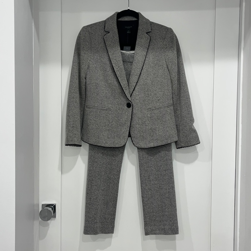 Like New Ann Taylor Herringbone Suit 4P